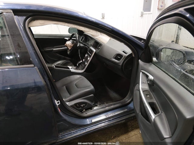 Volvo S60 T5 2015 YV126MFJ6F2367832 Image 5