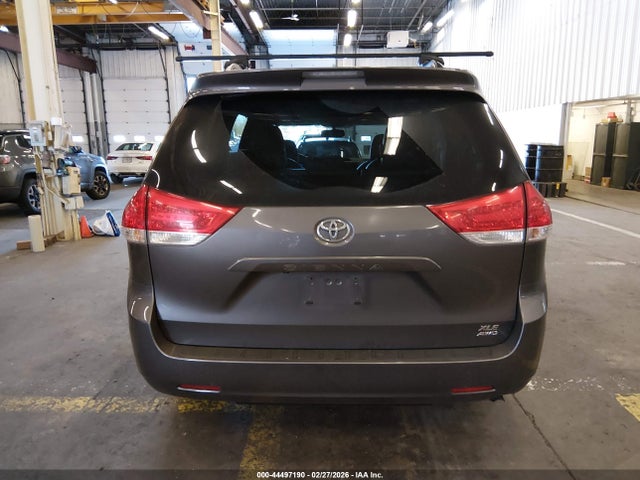 5TDDK3DC5ES089652 Toyota Sienna Xle 7 Passenger