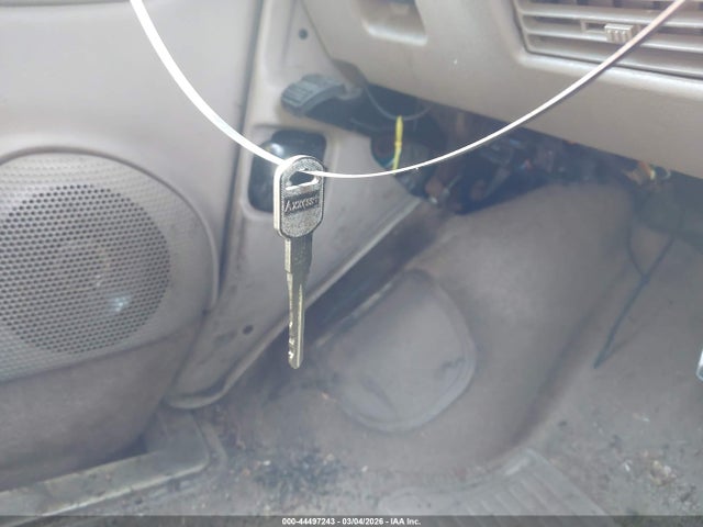 Продаж на аукціоні авто 2000 Chevrolet Astro, vin: 1GNDM19W0YB146487, номер лоту: 44497243