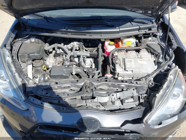 JTDKDTB31G1131951 Toyota Prius C Two