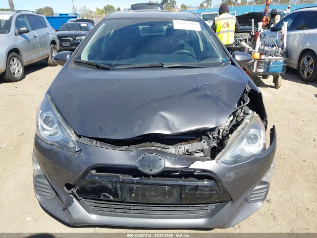 JTDKDTB31G1131951 Toyota Prius C Two