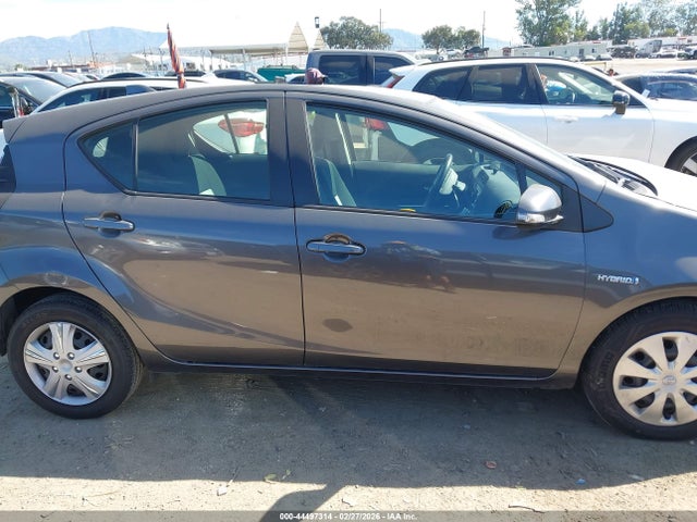 JTDKDTB31G1131951 Toyota Prius C Two