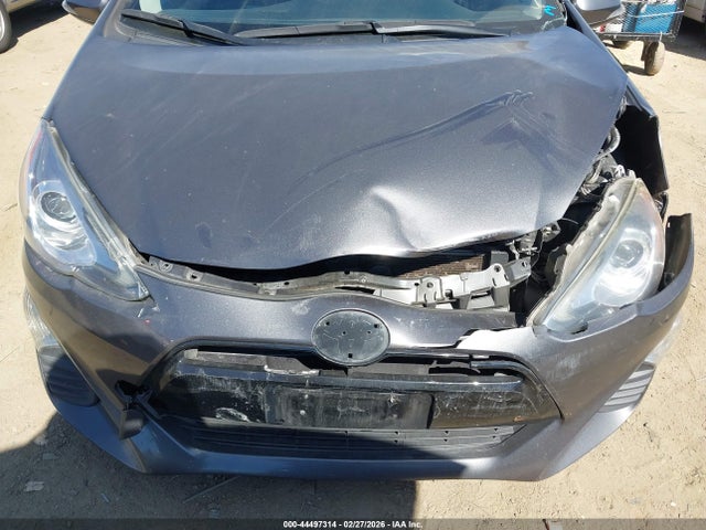 JTDKDTB31G1131951 Toyota Prius C Two