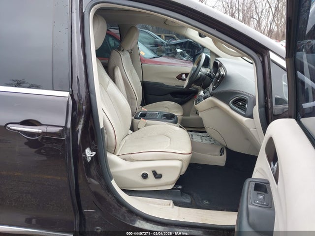 Продажа на аукционе авто 2017 Chrysler Pacifica Limited, vin: 2C4RC1GG3HR804768, номер лота: 44497371