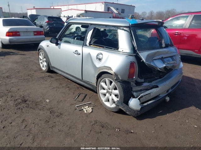 2003 MINI COOPER S WMWRE33423TD68823 Photo 2