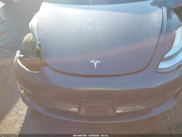 44497594 :رقم المزاد ، 5YJ3E1EB2JF066518 vin ، 2018 Tesla Model 3 Long Range/performance مزاد بيع