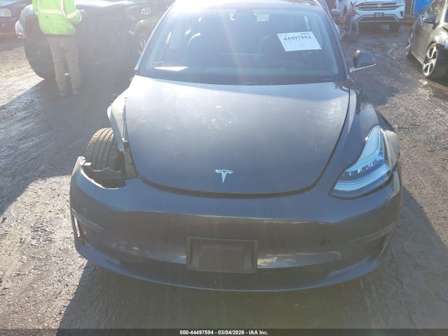 44497594 :رقم المزاد ، 5YJ3E1EB2JF066518 vin ، 2018 Tesla Model 3 Long Range/performance مزاد بيع