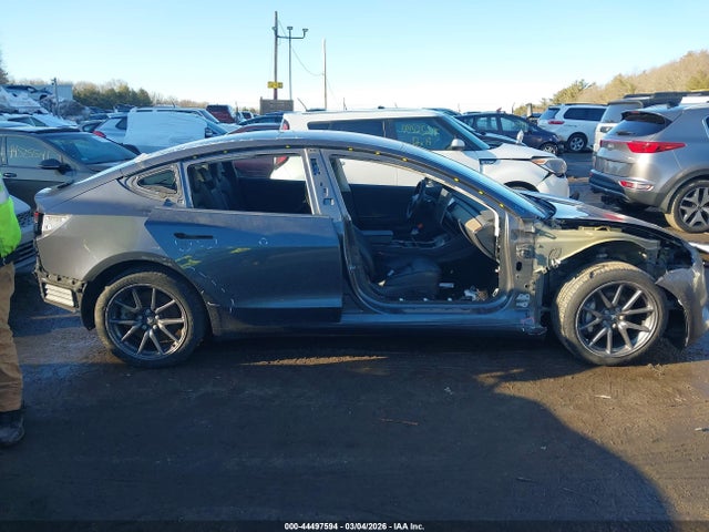 44497594 :رقم المزاد ، 5YJ3E1EB2JF066518 vin ، 2018 Tesla Model 3 Long Range/performance مزاد بيع