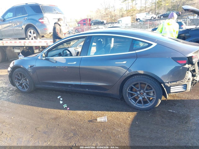 44497594 :رقم المزاد ، 5YJ3E1EB2JF066518 vin ، 2018 Tesla Model 3 Long Range/performance مزاد بيع