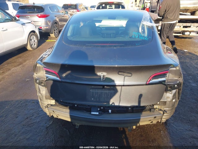 44497594 :رقم المزاد ، 5YJ3E1EB2JF066518 vin ، 2018 Tesla Model 3 Long Range/performance مزاد بيع
