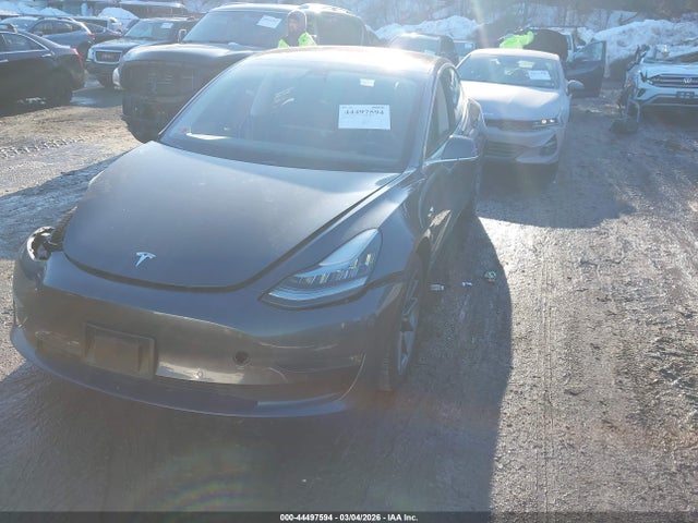 44497594 :رقم المزاد ، 5YJ3E1EB2JF066518 vin ، 2018 Tesla Model 3 Long Range/performance مزاد بيع