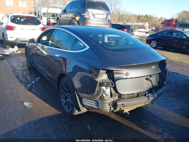 44497594 :رقم المزاد ، 5YJ3E1EB2JF066518 vin ، 2018 Tesla Model 3 Long Range/performance مزاد بيع