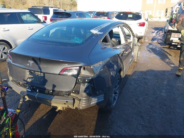 44497594 :رقم المزاد ، 5YJ3E1EB2JF066518 vin ، 2018 Tesla Model 3 Long Range/performance مزاد بيع