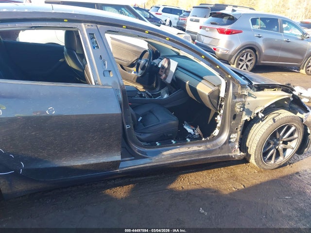 44497594 :رقم المزاد ، 5YJ3E1EB2JF066518 vin ، 2018 Tesla Model 3 Long Range/performance مزاد بيع