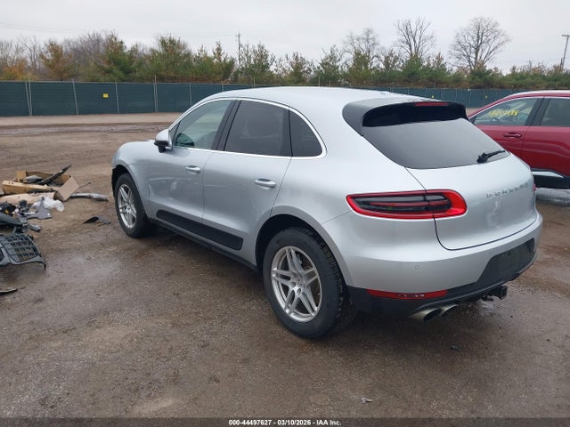 2016 PORSCHE MACAN WP1AB2A50GLB53697 Photo 2