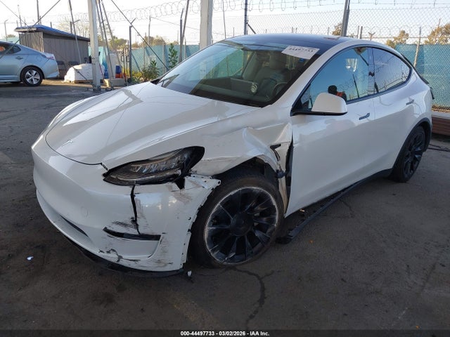 2021 TESLA MODEL Y 5YJYGDEE1MF233080 Photo 1