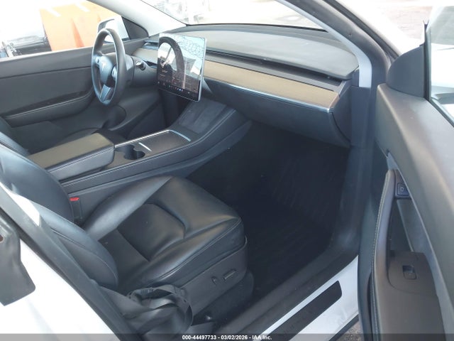 2021 TESLA MODEL Y 5YJYGDEE1MF233080 Photo 4