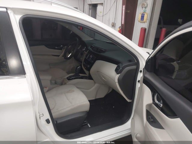 JN1BJ1CR1KW332456 Nissan Rogue Sport Sv