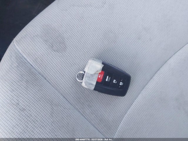 5YFVPMAE6NP381899 Toyota COROLLA LE