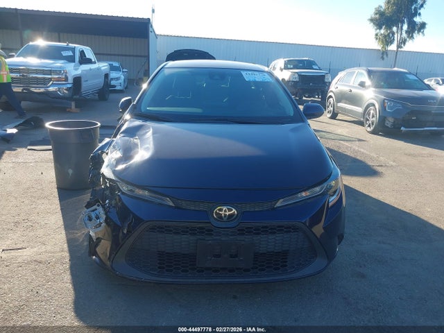5YFVPMAE6NP381899 Toyota COROLLA LE