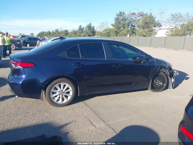 5YFVPMAE6NP381899 Toyota COROLLA LE