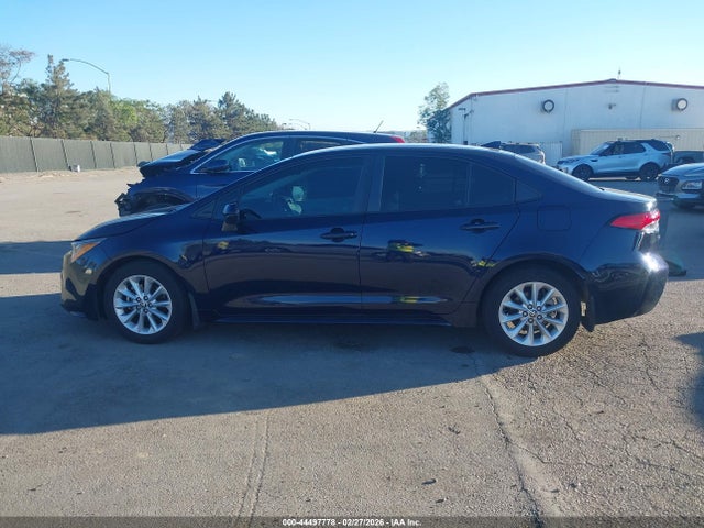5YFVPMAE6NP381899 Toyota COROLLA LE