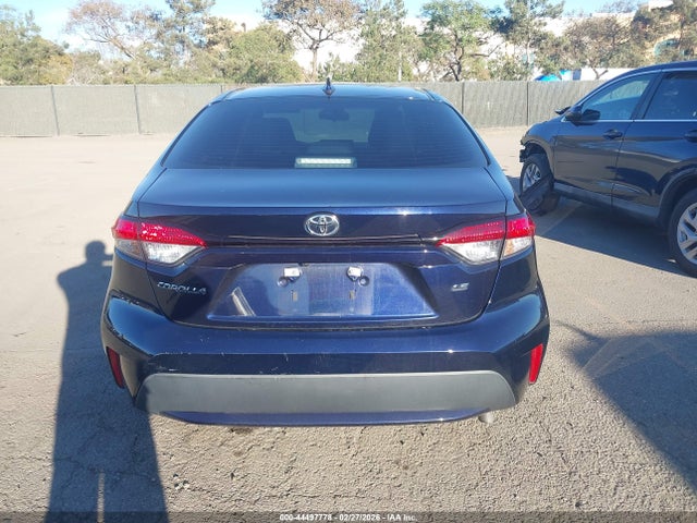 5YFVPMAE6NP381899 Toyota COROLLA LE