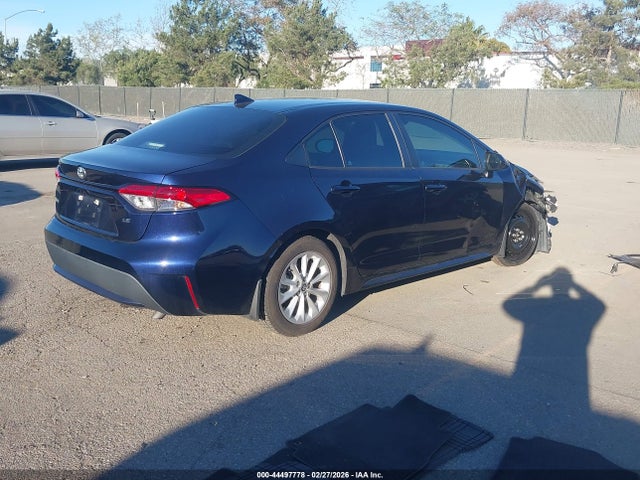 5YFVPMAE6NP381899 Toyota COROLLA LE