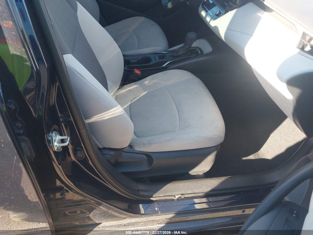 5YFVPMAE6NP381899 Toyota COROLLA LE