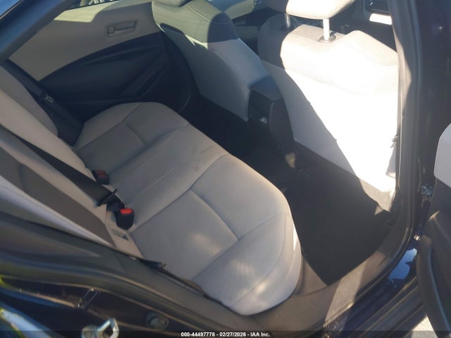 5YFVPMAE6NP381899 Toyota COROLLA LE