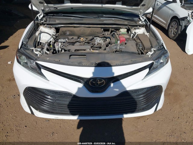 4T1B11HK8JU583215 Toyota CAMRY LE