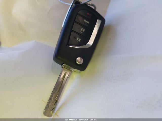 4T1B11HK8JU583215 Toyota CAMRY LE