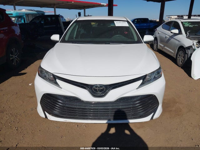 4T1B11HK8JU583215 Toyota CAMRY LE