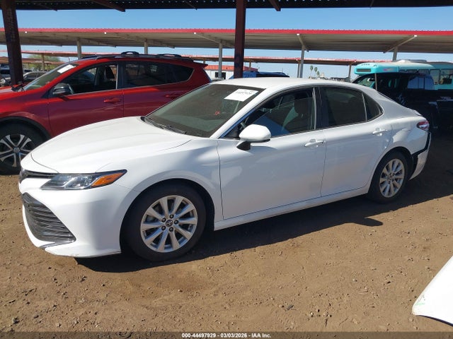 4T1B11HK8JU583215 Toyota CAMRY LE