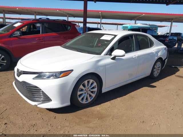 4T1B11HK8JU583215 Toyota CAMRY LE