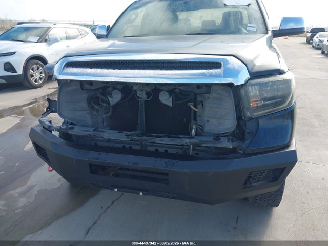 5TFFY5F15EX172801 Toyota Tundra Limited 5.7l V8