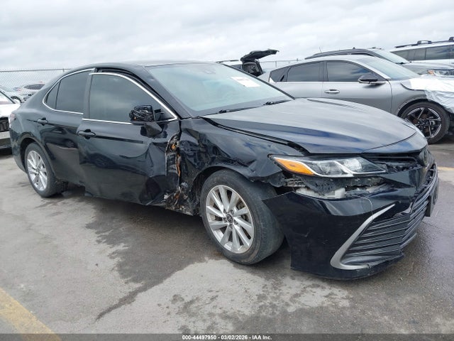 44497950 :رقم المزاد ، 4T1C11AKXPU161745 vin ، 2023 Toyota Camry Le مزاد بيع
