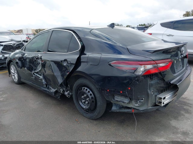 44497950 :رقم المزاد ، 4T1C11AKXPU161745 vin ، 2023 Toyota Camry Le مزاد بيع