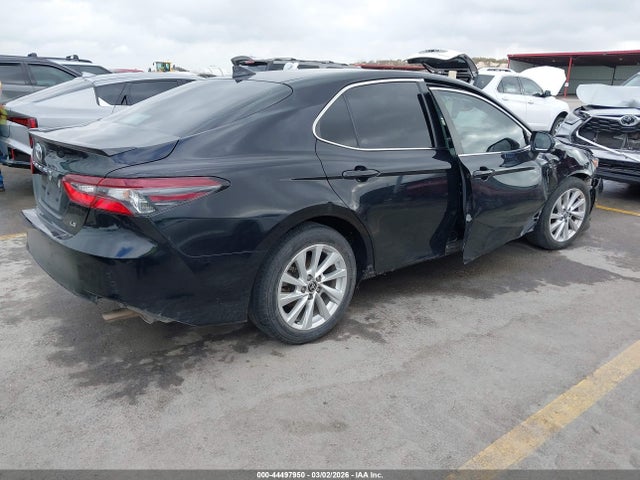 44497950 :رقم المزاد ، 4T1C11AKXPU161745 vin ، 2023 Toyota Camry Le مزاد بيع