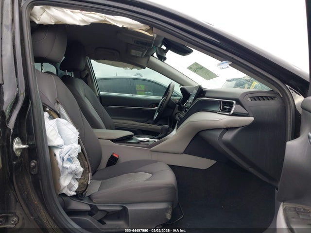 44497950 :رقم المزاد ، 4T1C11AKXPU161745 vin ، 2023 Toyota Camry Le مزاد بيع