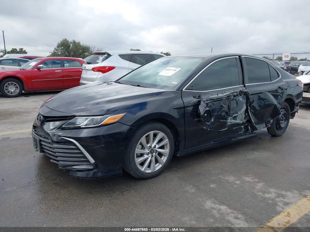 44497950 :رقم المزاد ، 4T1C11AKXPU161745 vin ، 2023 Toyota Camry Le مزاد بيع