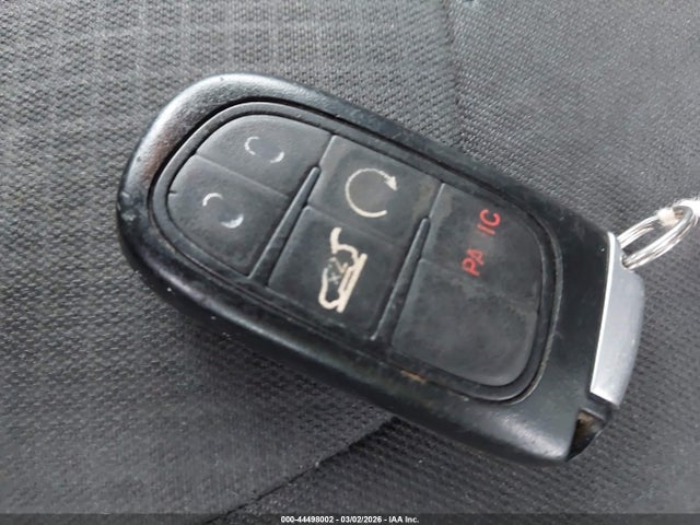 44498002 :رقم المزاد ، 1C4PJMCS5HW538668 vin ، 2017 Jeep Cherokee Latitude 4x4 مزاد بيع