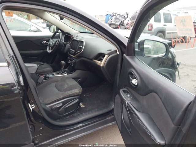 44498002 :رقم المزاد ، 1C4PJMCS5HW538668 vin ، 2017 Jeep Cherokee Latitude 4x4 مزاد بيع