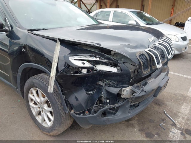 44498002 :رقم المزاد ، 1C4PJMCS5HW538668 vin ، 2017 Jeep Cherokee Latitude 4x4 مزاد بيع