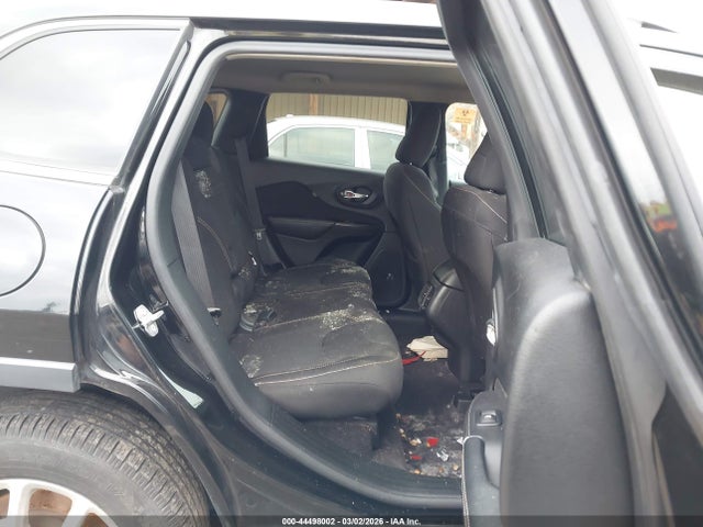 44498002 :رقم المزاد ، 1C4PJMCS5HW538668 vin ، 2017 Jeep Cherokee Latitude 4x4 مزاد بيع