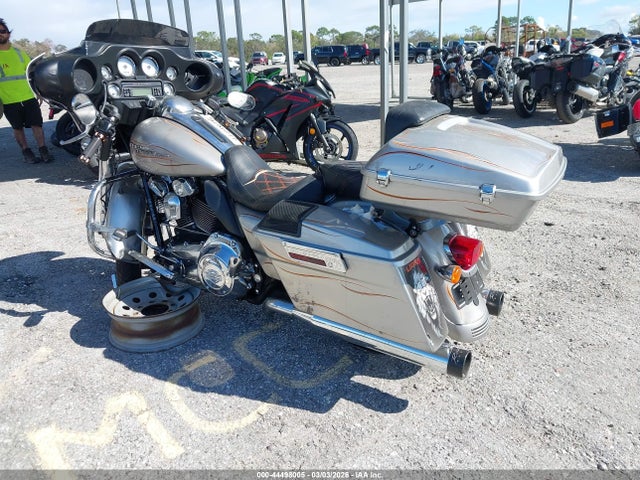 2009 HARLEY-DAVIDSON FLHX 1HD1KB4169Y677306 Photo 2