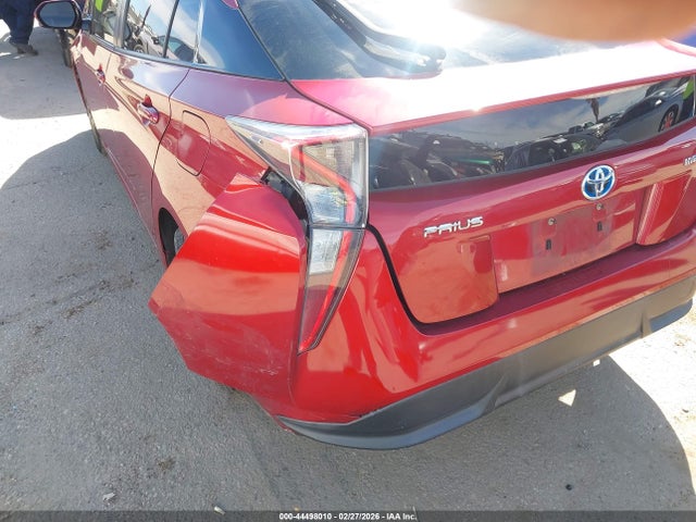 JTDKARFU5G3506727 Toyota Prius Three Touring