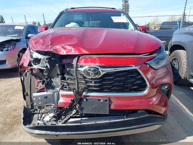 Toyota Highlander Platinum 2024 5TDKDRBH4RS548761 Image 13