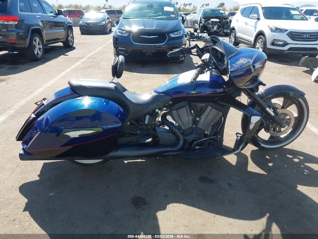 Victory Motorcycles Cross Country 2014 5VPDW36N8E3027751 Image 13