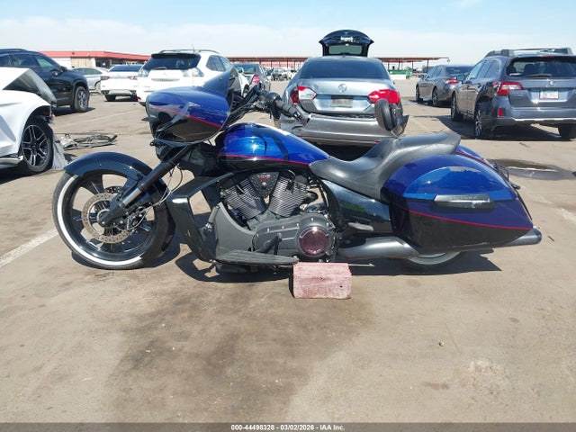 Victory Motorcycles Cross Country 2014 5VPDW36N8E3027751 Image 14